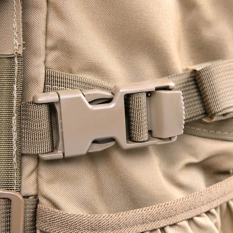 Blackjack 80 - Coyote (Detail, YKK Buckles)