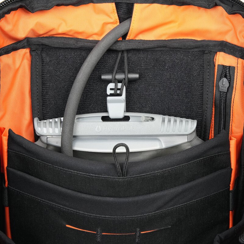 Carryology Dragon 2.0 - Black (Detail, Hydro Sleeve)