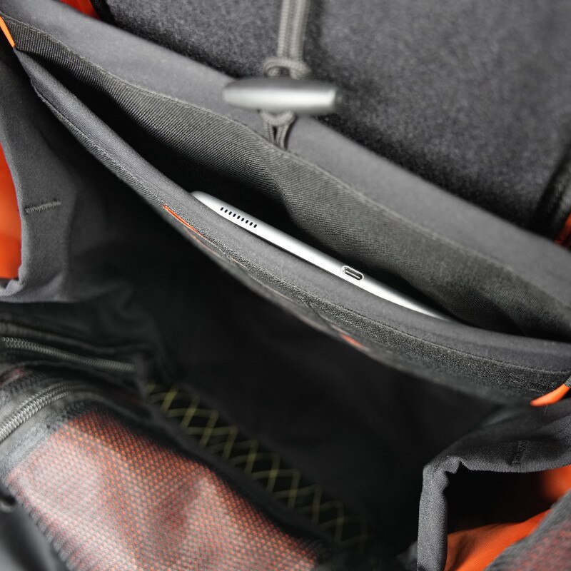 Carryology Dragon 2.0 - Black (Detail, Tablet Sleeve)