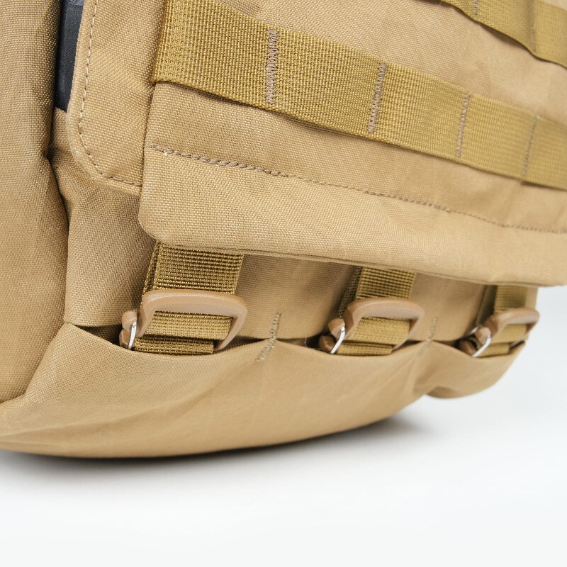 Carryology Dragon 2.0 - Coyote (Detail, Stick It Attach Buckles)