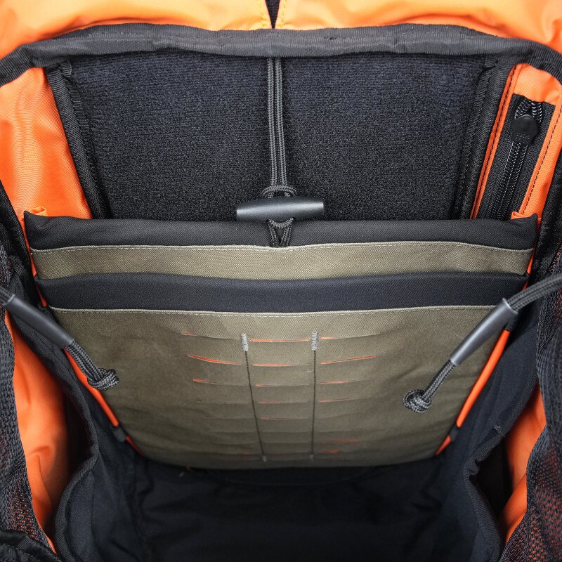 Carryology Dragon 2.0 - Ranger Green (Detail, Computer Sleeve)