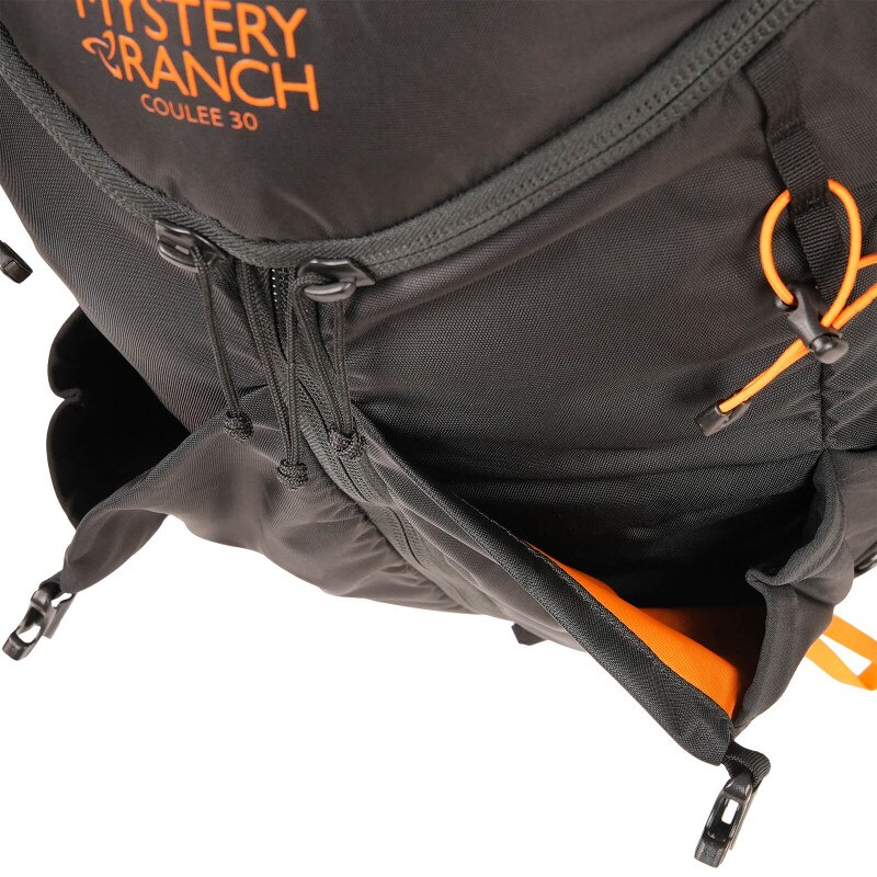 Coulee 30 - Black (Detail, Long Pockets)
