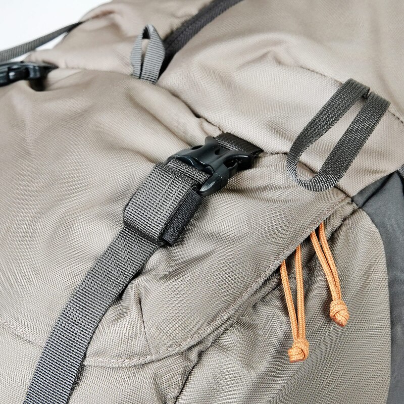 Coulee 40 - Stone (Detail, Sleeping Bag Compartment)