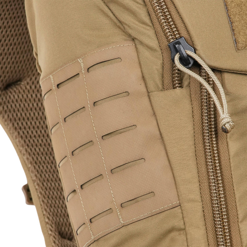 Gunfighter 24 - Coyote (Detail, MOLLE)