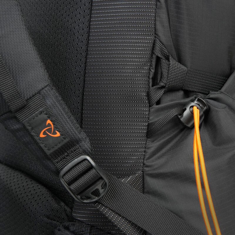 Radix 31 - Black And Hunter (Detail, Compression)