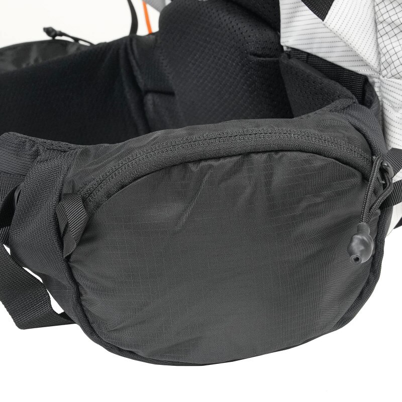 Radix 47 - White And Hunter (Detail, Belt Pocket)