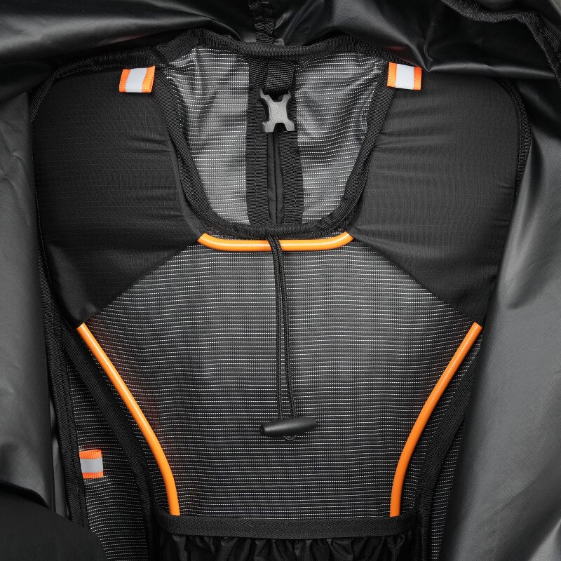 Radix 57 - Black And Hunter (Detail, Inside)