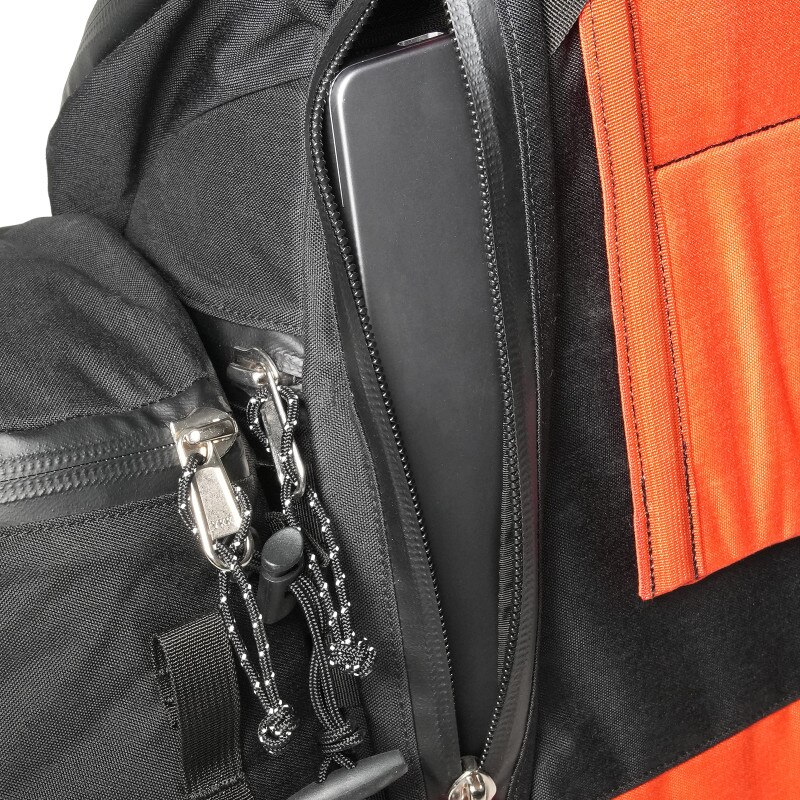 SC 34 - Bag Only - Black (Detail, Laptop Sleeve)